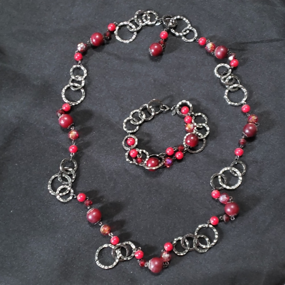 Premier Designs Very Berry Necklace and Bracelet